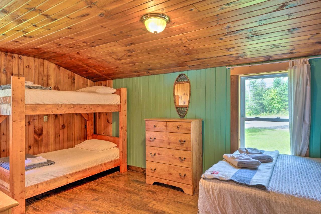 Rustic Cabin Retreat On Rangeley Lake! Luaran gambar
