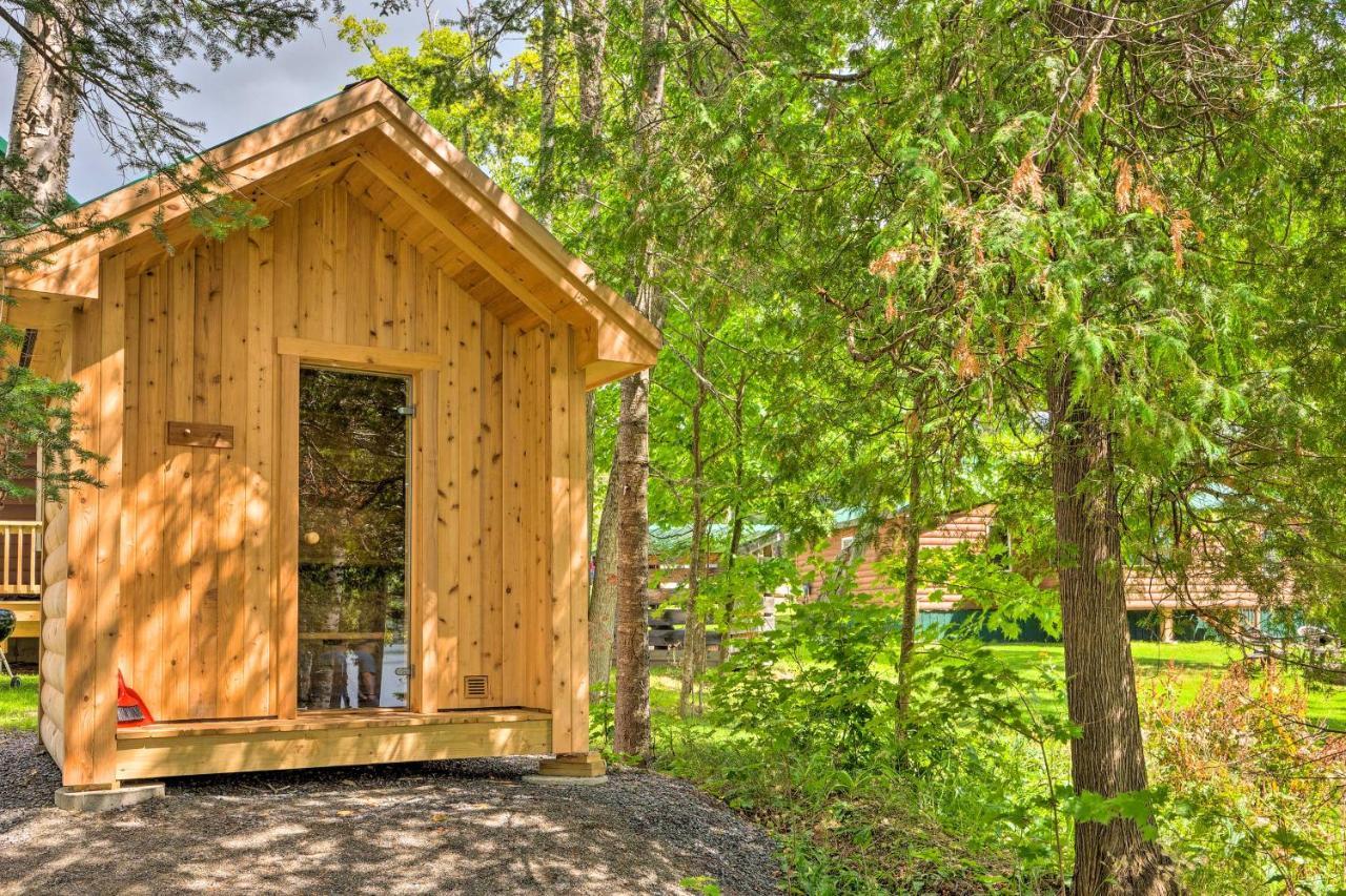 Rustic Cabin Retreat On Rangeley Lake! Luaran gambar